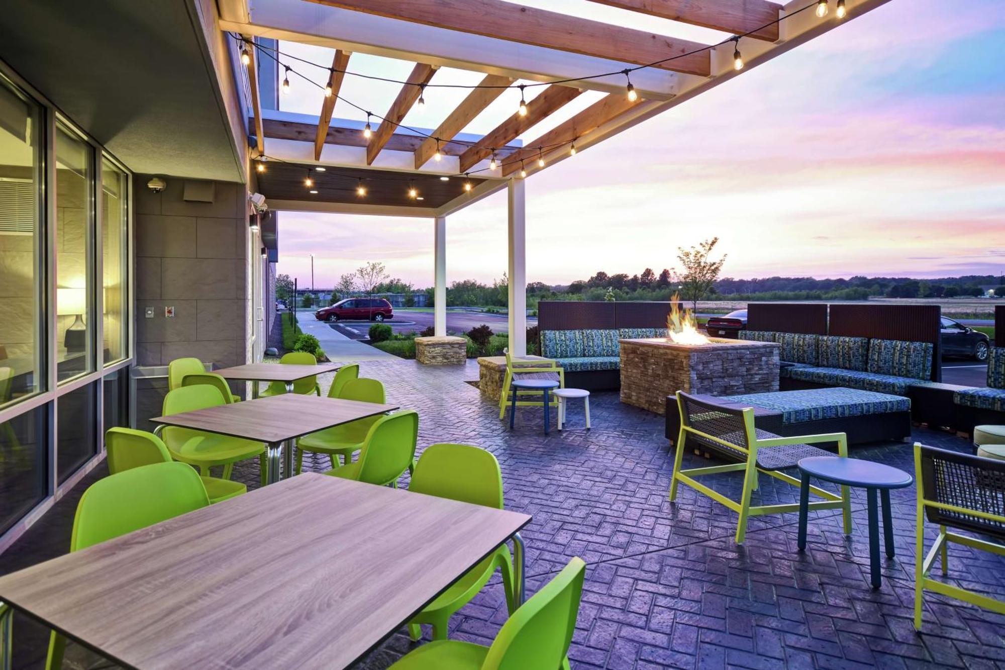 Home2 Suites By Hilton Terre Haute Exterior photo